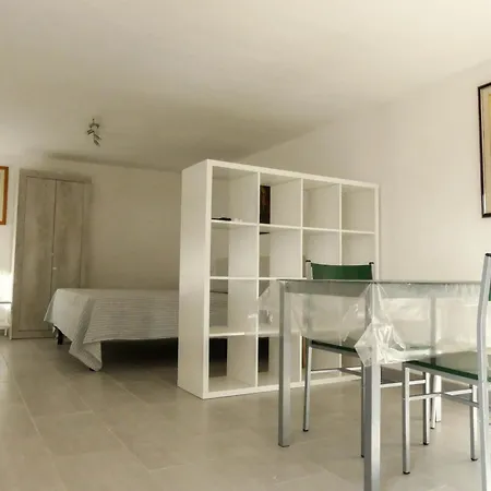 - Alloggi Mario & Marta Guest house Giglio Castello